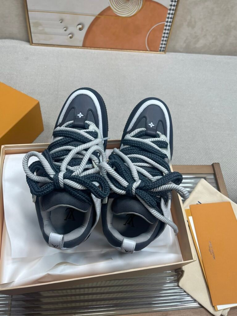 Louis Vuitton Unisex Chunky Sneakers detail 1