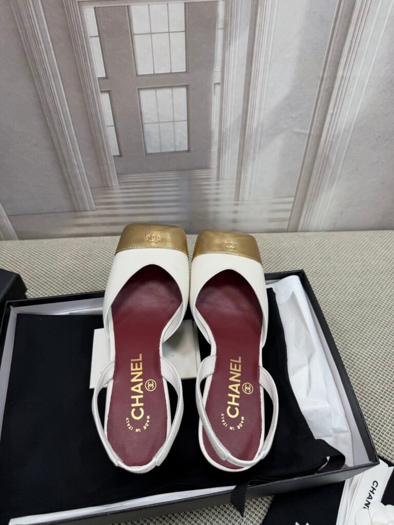 Chanel Women's Pumps detail image 1