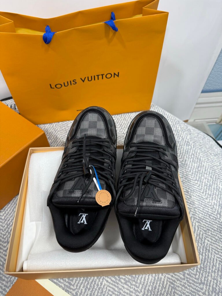 Louis Vuitton Unisex Chunky Sneakers detail 1