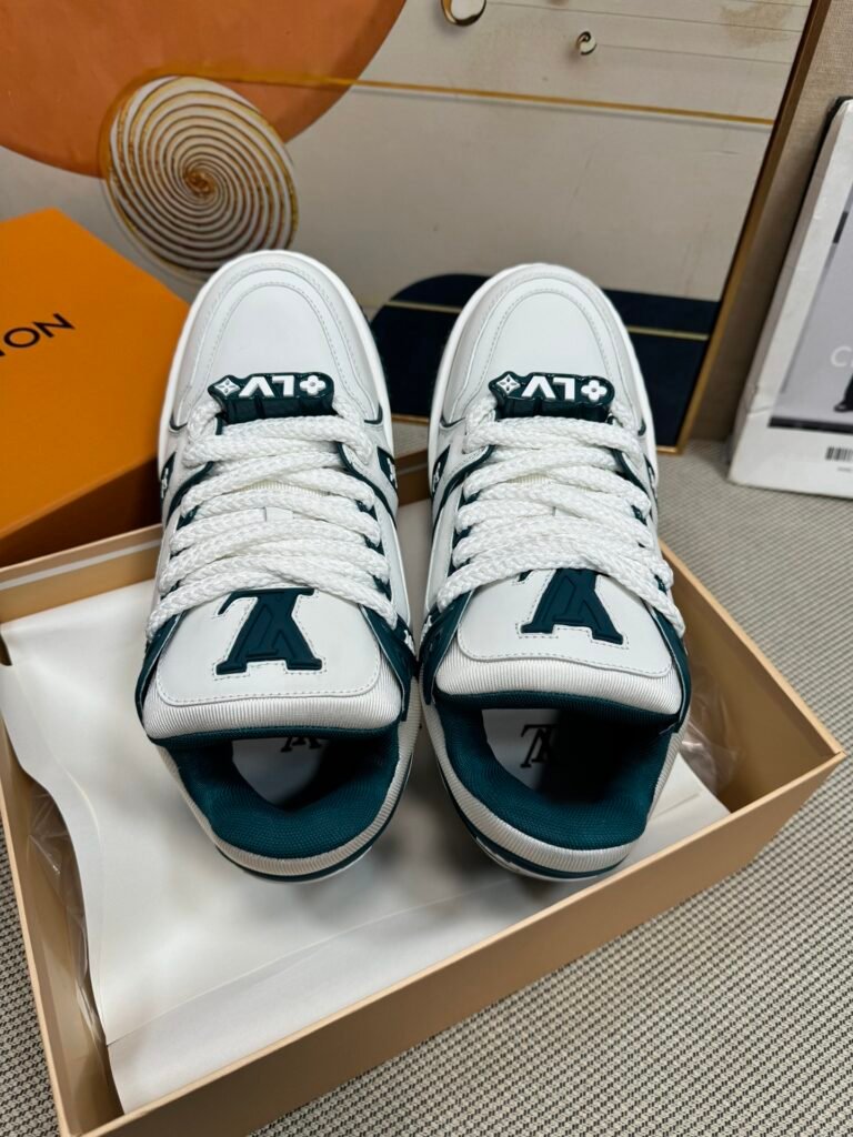 Louis Vuitton Unisex Chunky Sneakers detail 1
