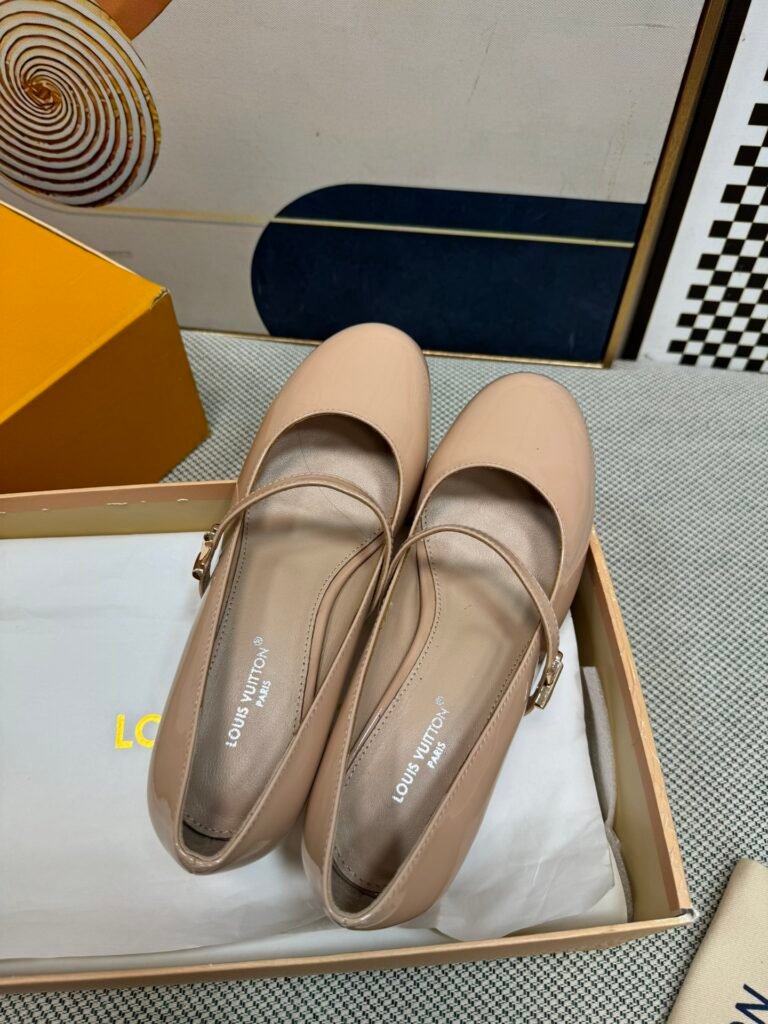 Louis Vuitton Unisex Sandals detail 1