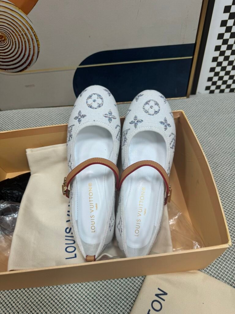 Louis Vuitton Unisex Sandals detail 1