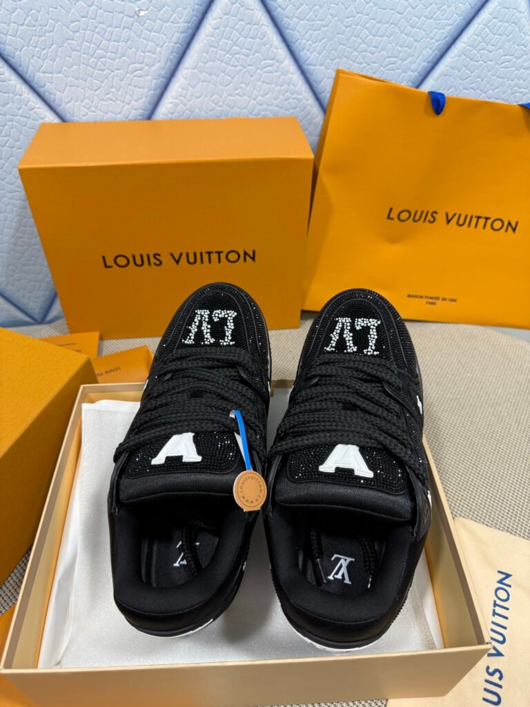 Louis Vuitton Unisex Chunky Sneakers detail image 1
