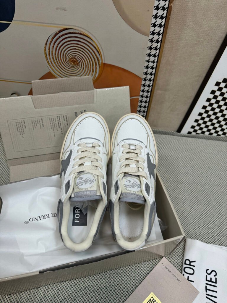 Golden Goose Unisex Low-Top Sneakers detail image 1