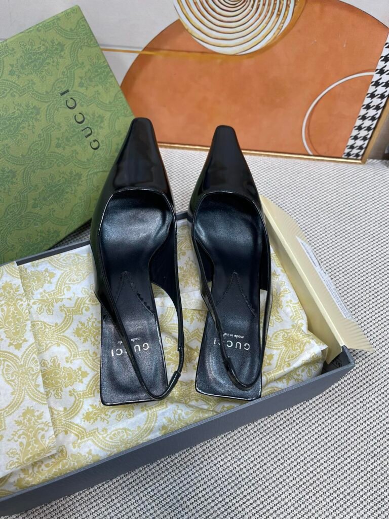 Gucci Unisex Sandals detail 1