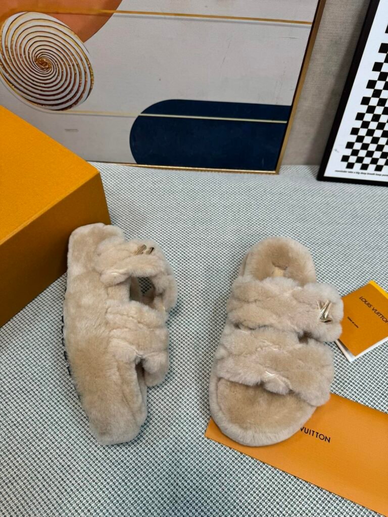 Louis Vuitton Unisex Shearling Shoes detail 1