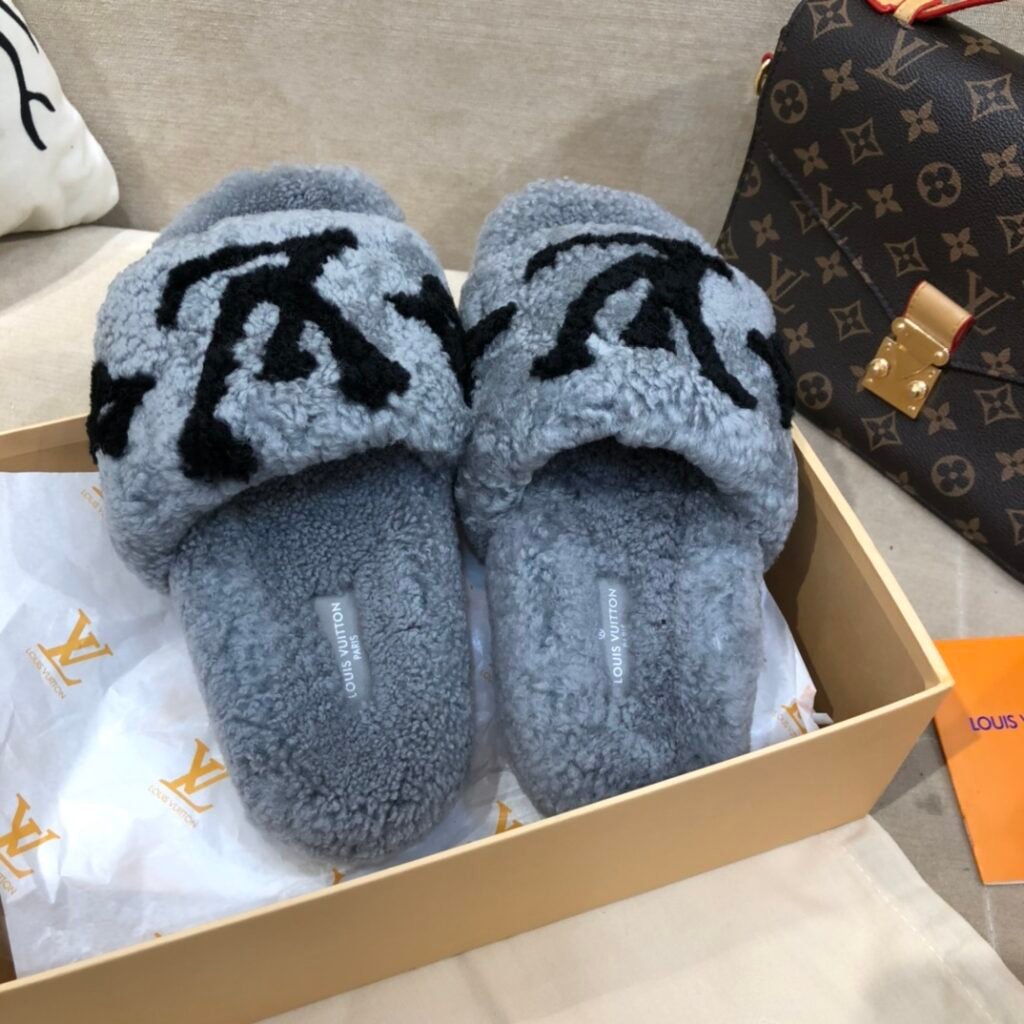 Louis Vuitton Unisex Shearling Shoes detail 1