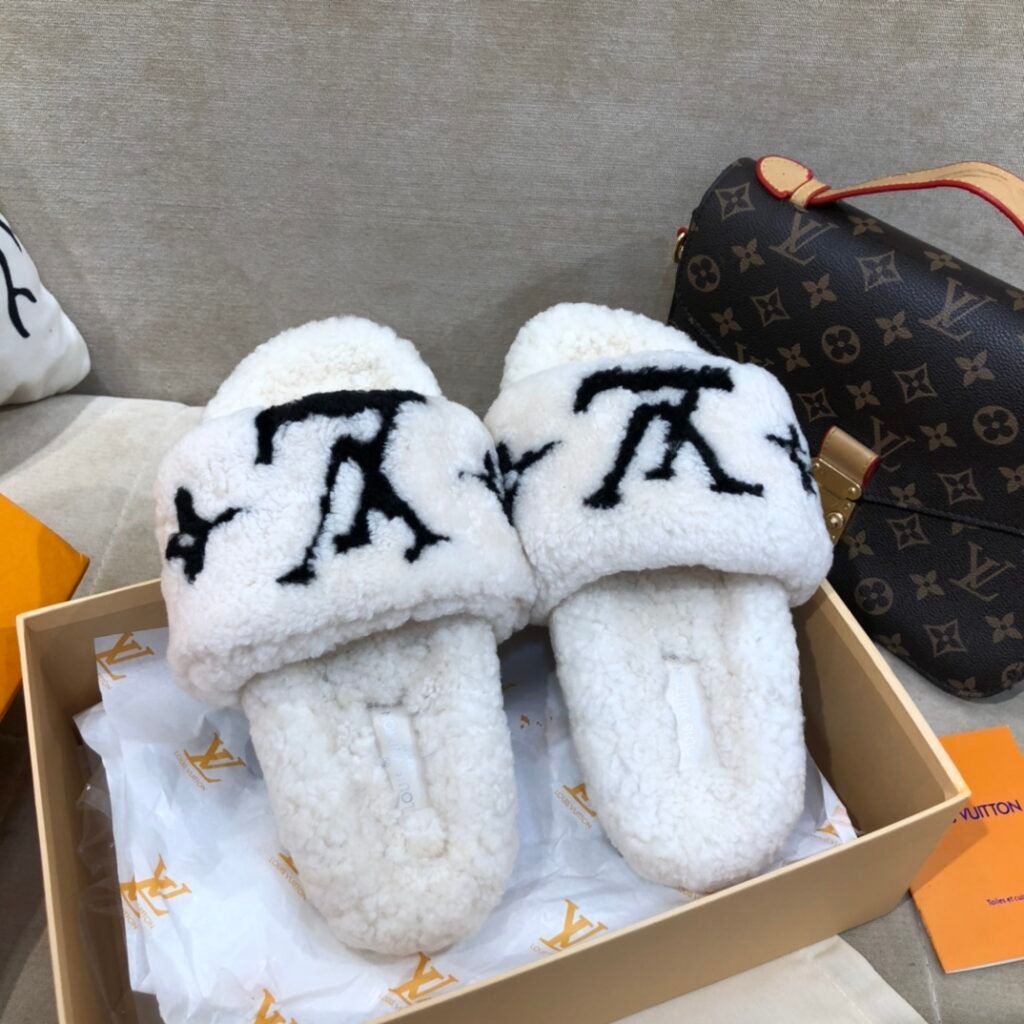 Louis Vuitton Unisex Shearling Shoes detail 1