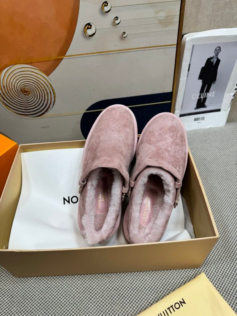 Louis Vuitton Unisex Shearling Shoes detail image 1