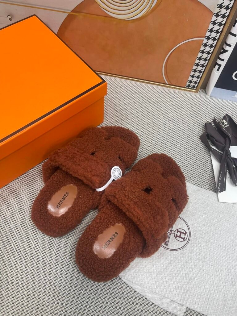 Hermès Unisex Slides detail 1