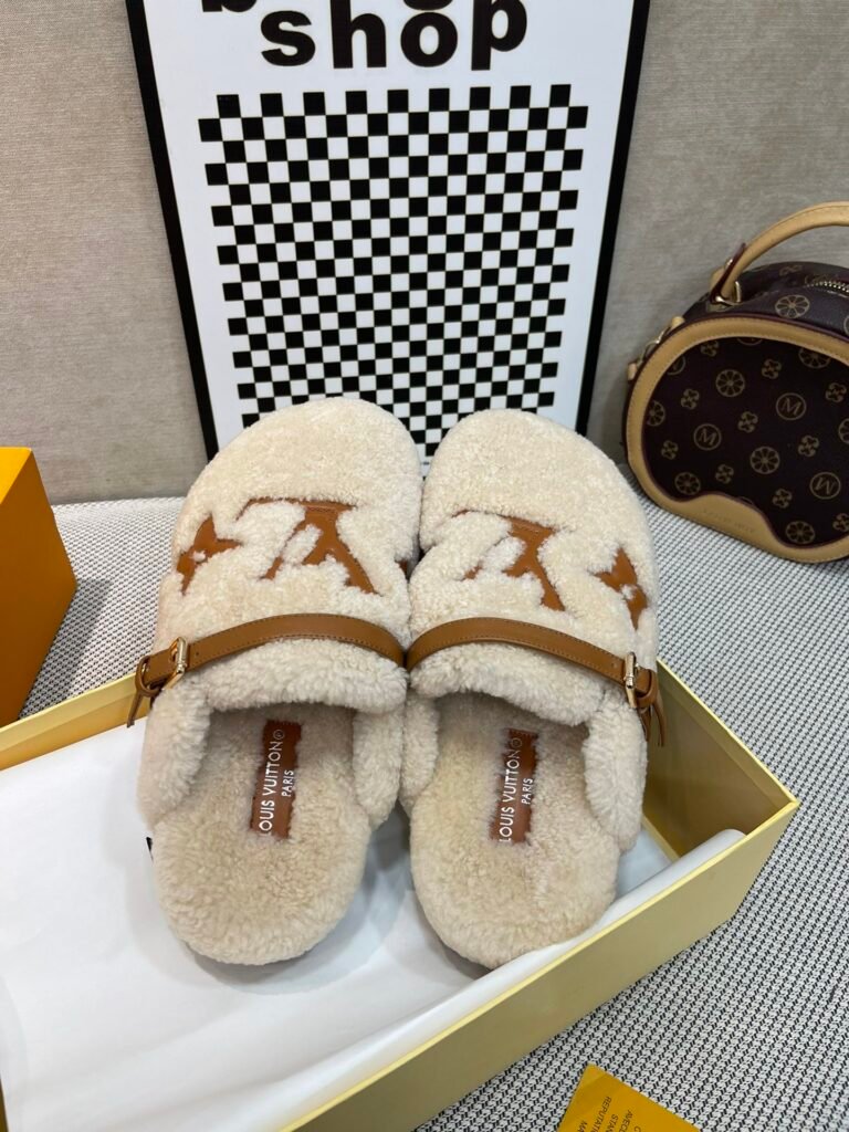 Louis Vuitton Unisex Shearling Shoes detail 1