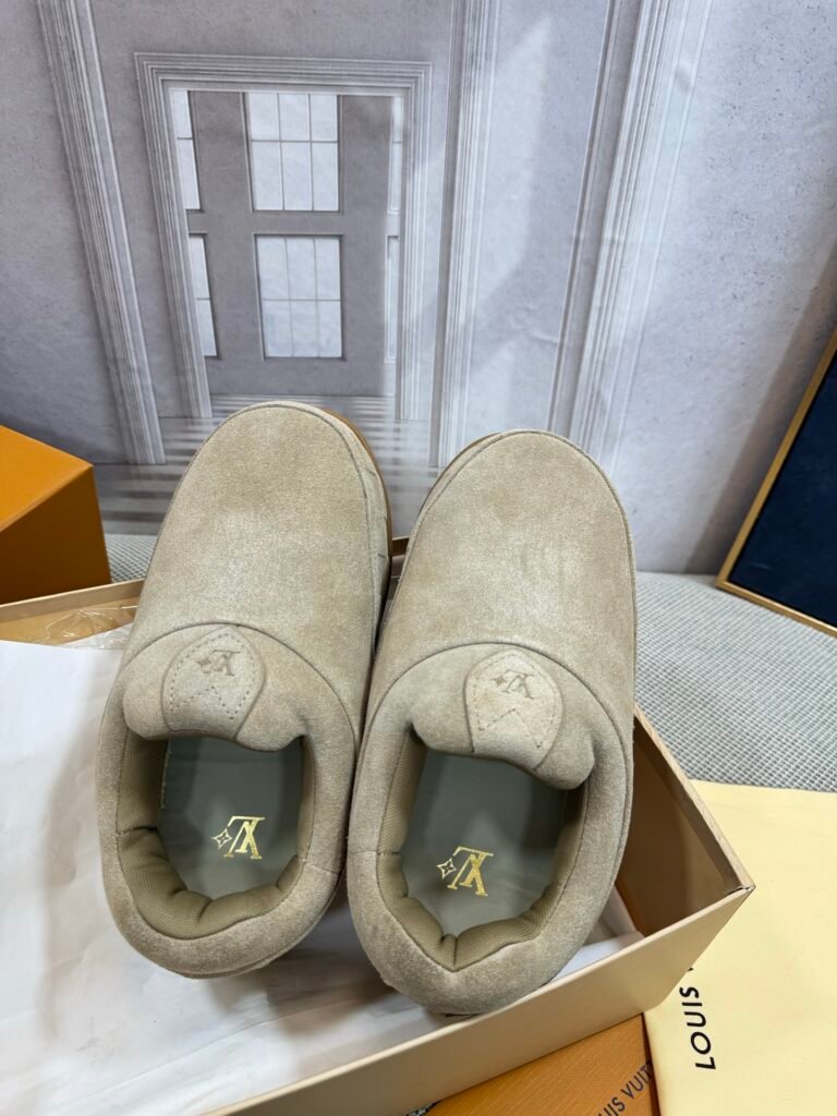 Louis Vuitton Unisex Shearling Shoes detail 1