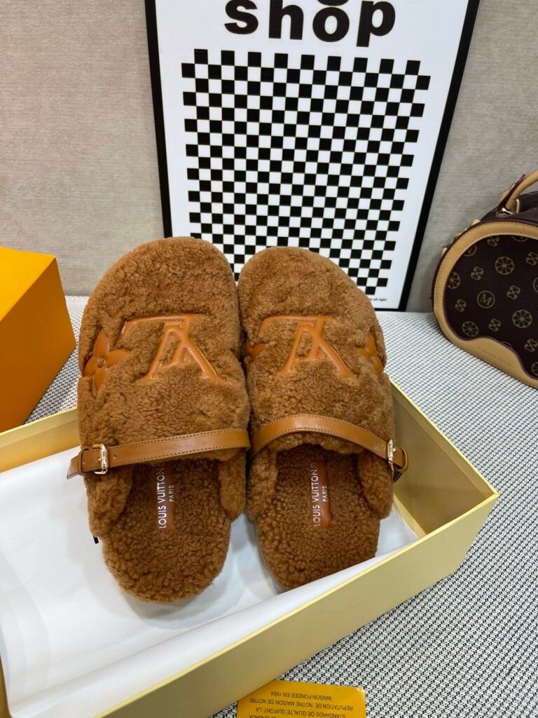 Louis Vuitton Unisex Shearling Shoes detail 1