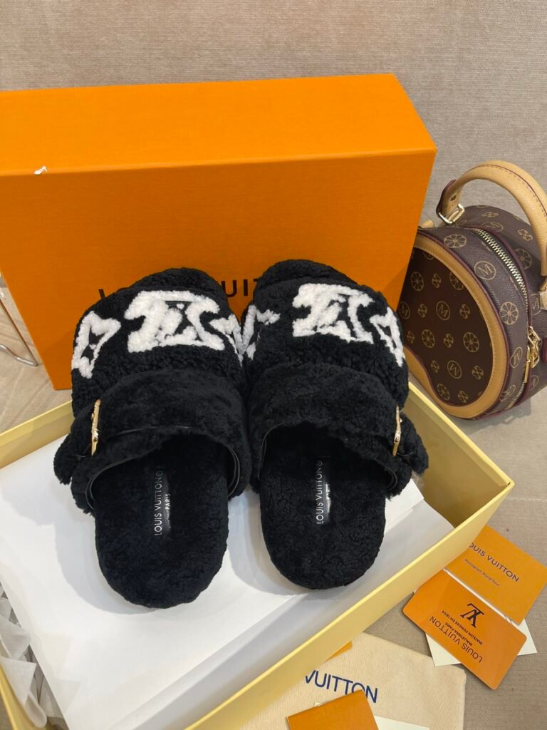 Louis Vuitton Unisex Shearling Shoes detail image 1