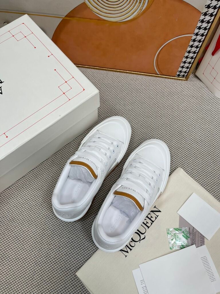 Alexander McQueen Unisex Platform Sneakers detail image 1