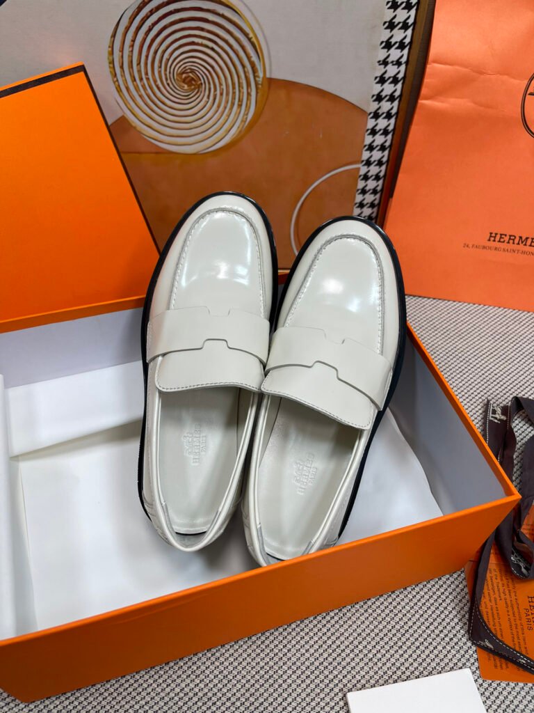 Hermès Unisex Loafers detail 1