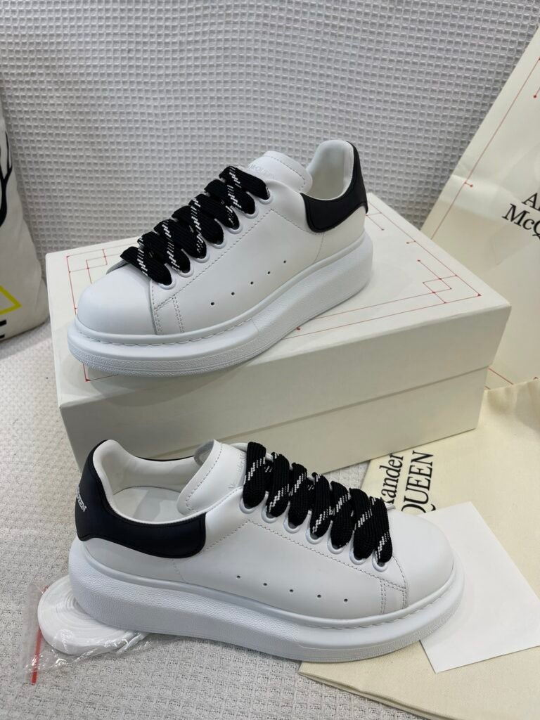 Alexander McQueen Unisex White Low-Top Sneakers detail image 2