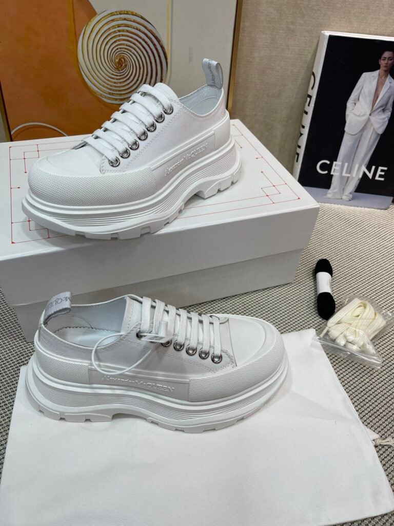 Alexander McQueen Unisex Sneakers detail image 2