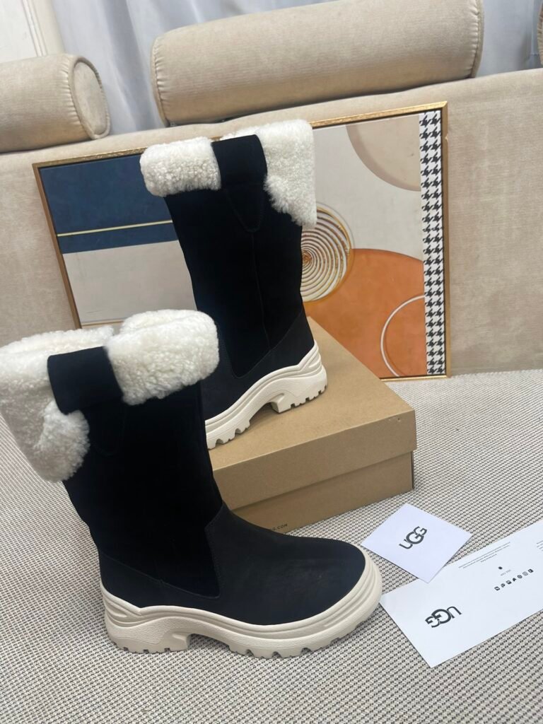 UGG Women's Snow Boots detail image 2