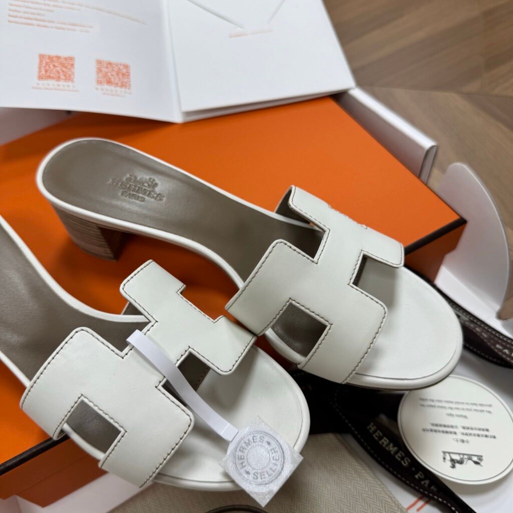 Hermès Unisex Sandals detail 2