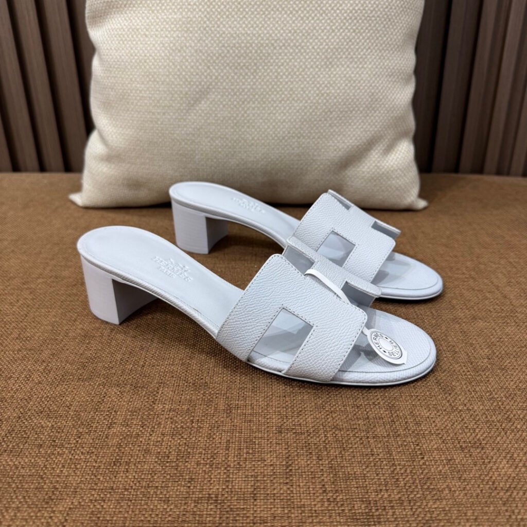 Hermès Unisex Leather-Sole Shoes detail 2