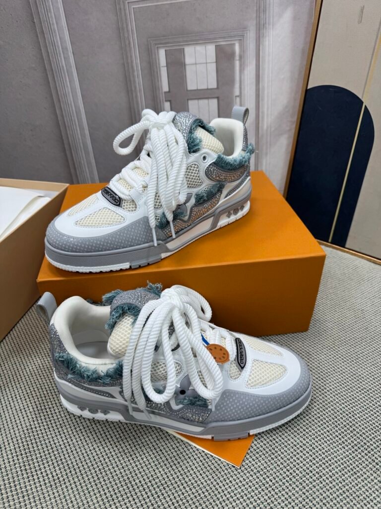 Louis Vuitton Unisex Chunky Sneakers detail 2
