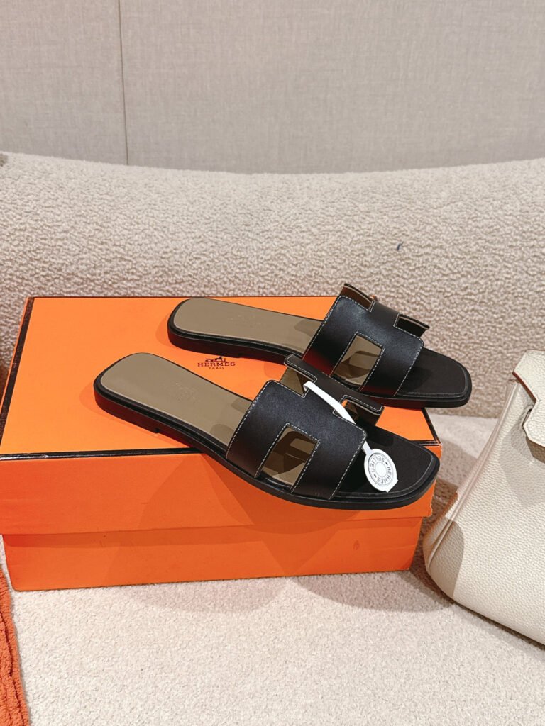 Hermès Unisex Slides detail 2