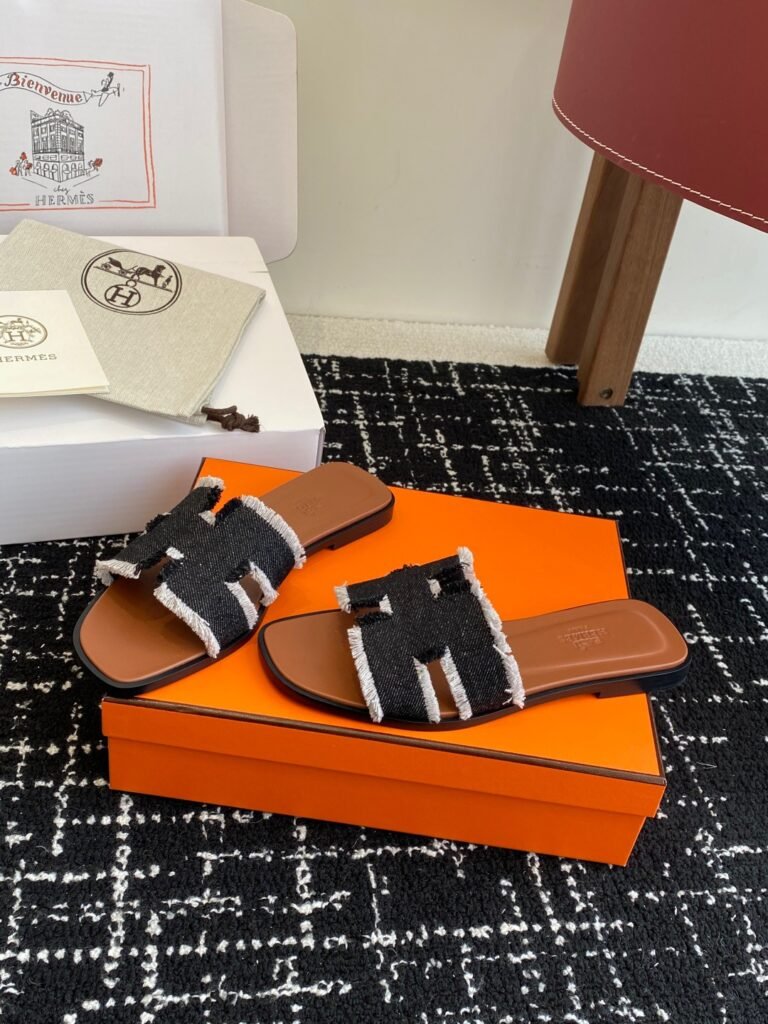 Hermès Women's Sneakers detail 2