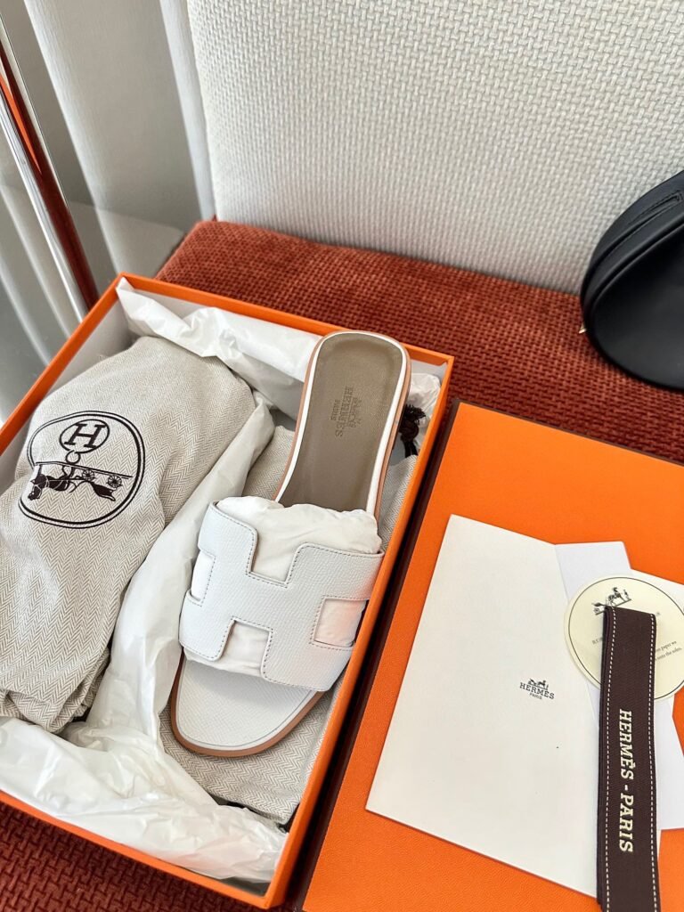 Hermès Unisex Sneakers detail 2