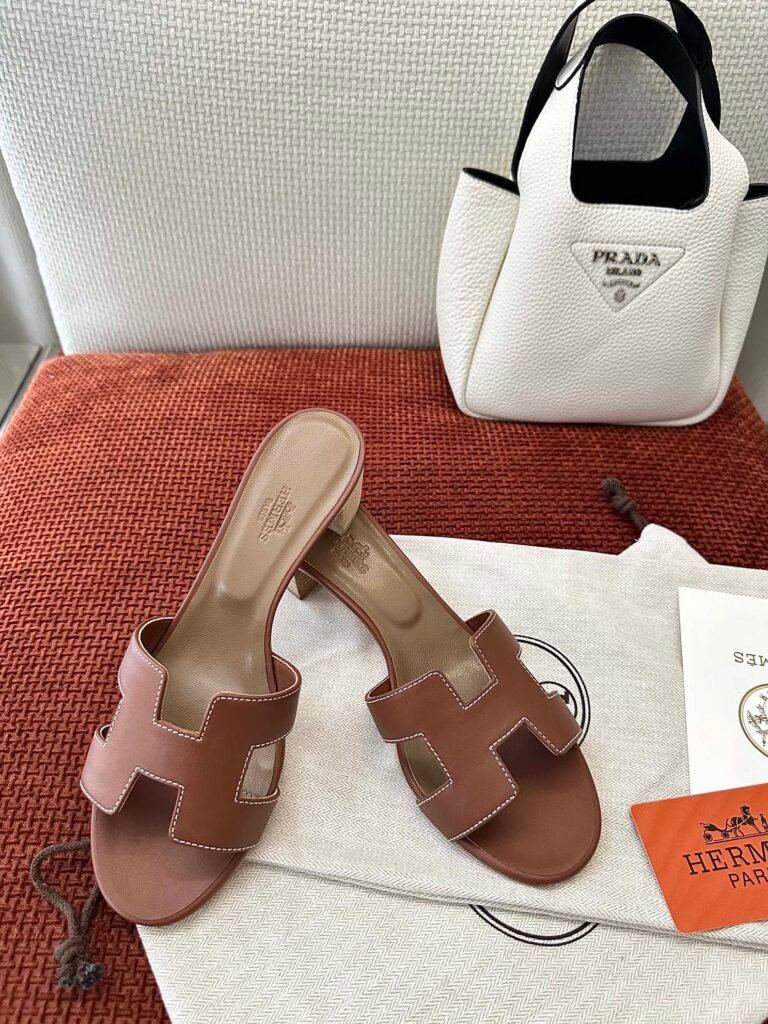 Hermès Unisex Sneakers detail 2