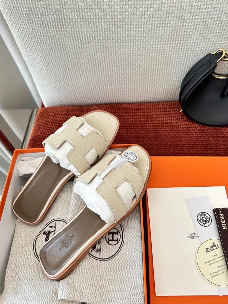 Hermès Unisex Sneakers detail 2