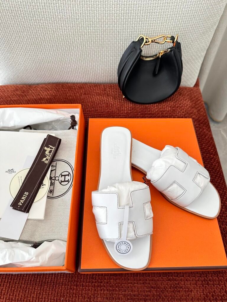 Hermès Unisex Sneakers detail 2