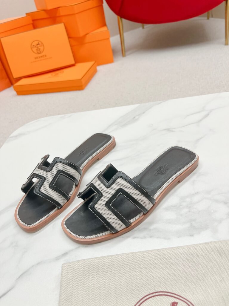 Hermès Unisex Slides detail 2