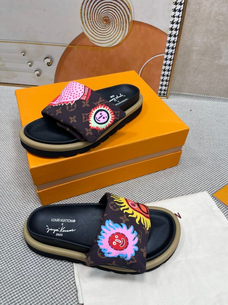 Louis Vuitton Unisex Slides detail image 2