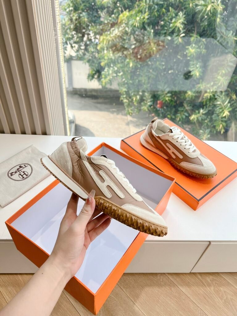 Hermès Unisex White Low-Top Sneakers detail 2