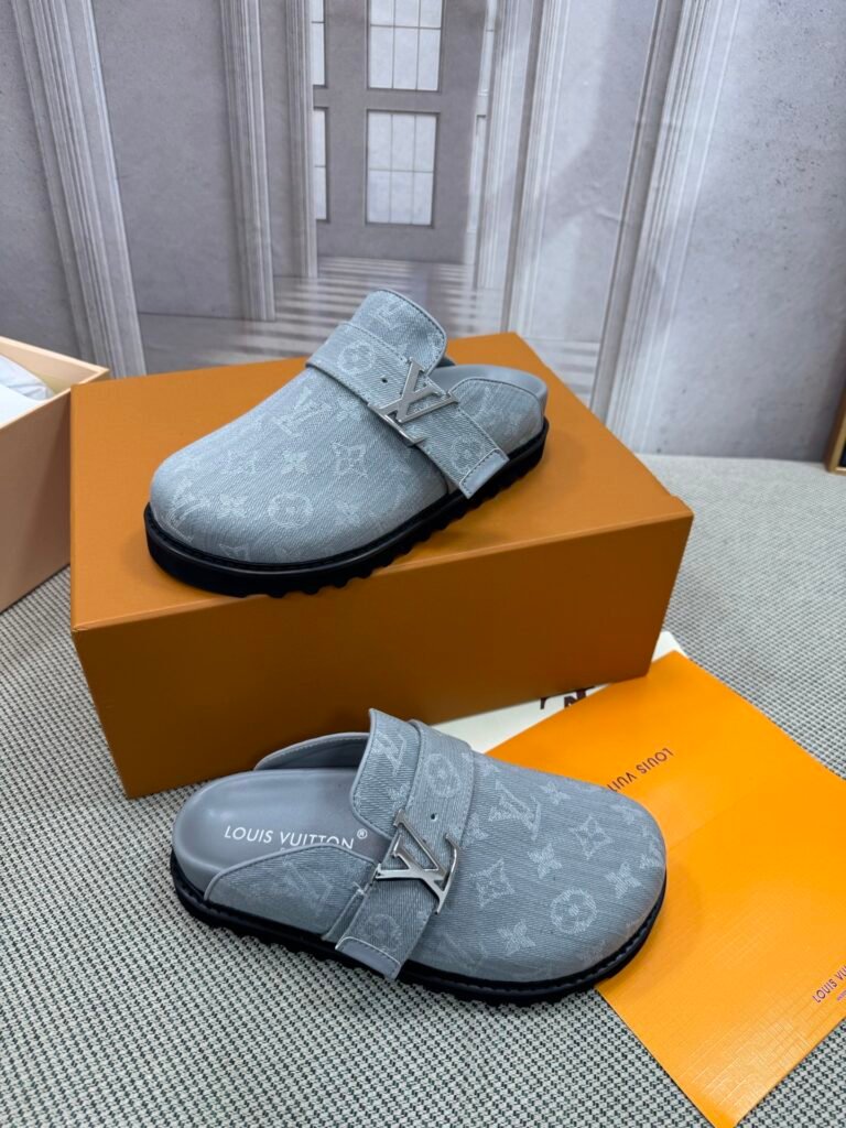Louis Vuitton Unisex Slides detail image 2