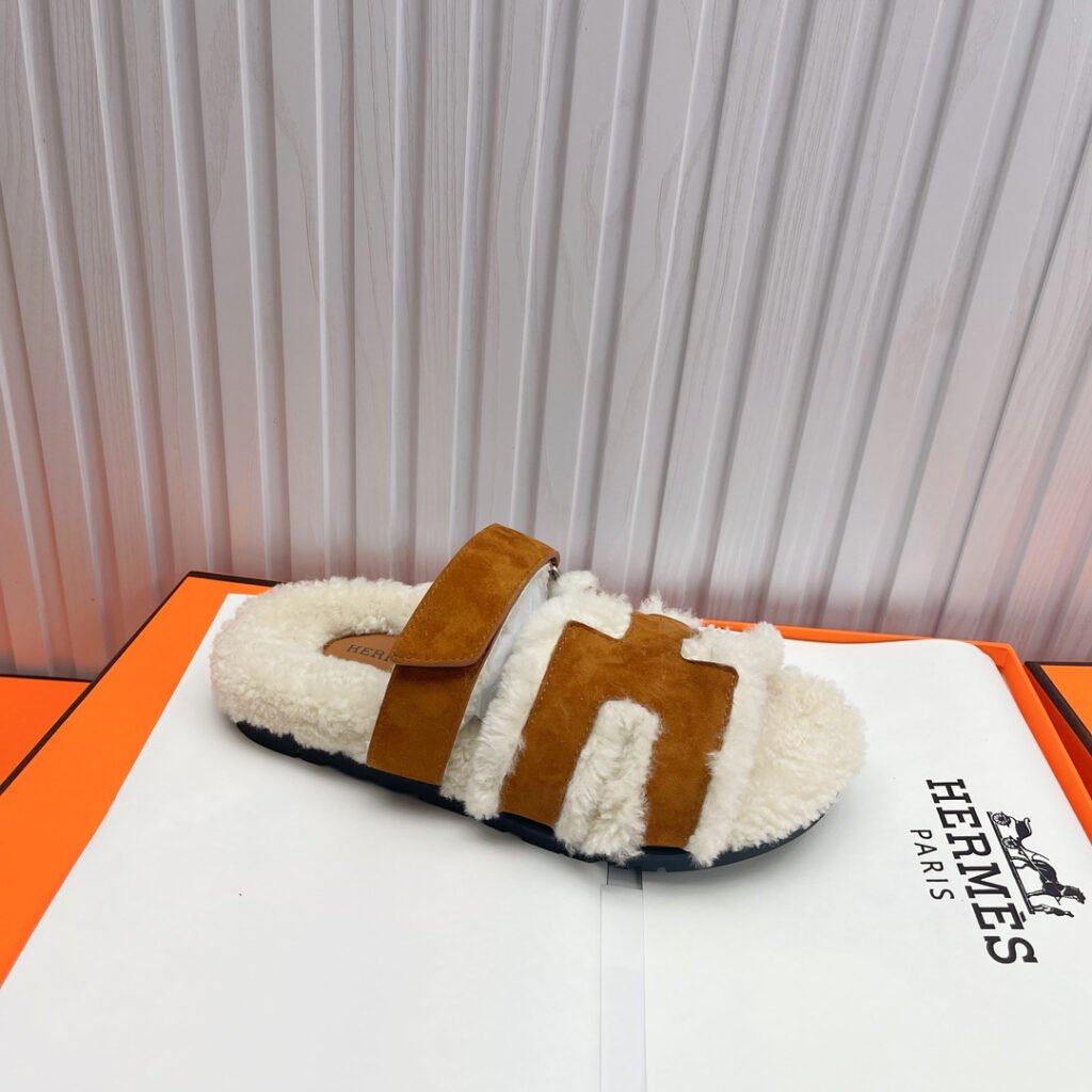 Hermès Unisex Shearling Shoes detail 2