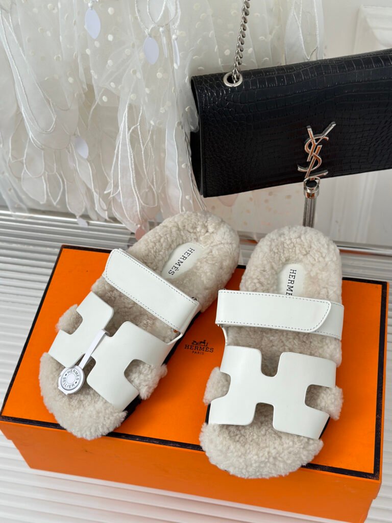 Hermès Unisex Shearling Shoes detail 2