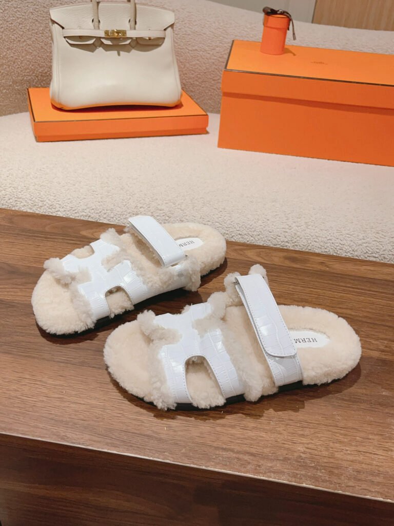Hermès Unisex Shearling Shoes detail 2