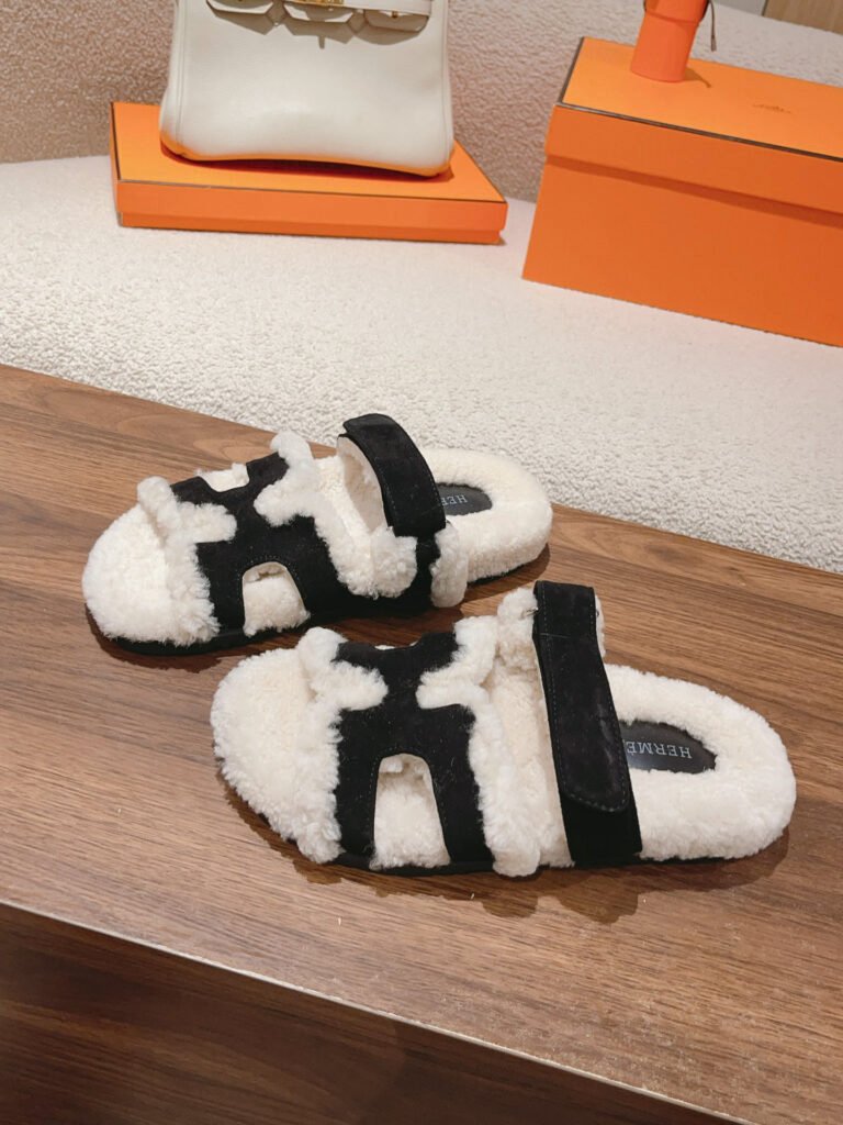 Hermès Unisex Shearling Shoes detail 2