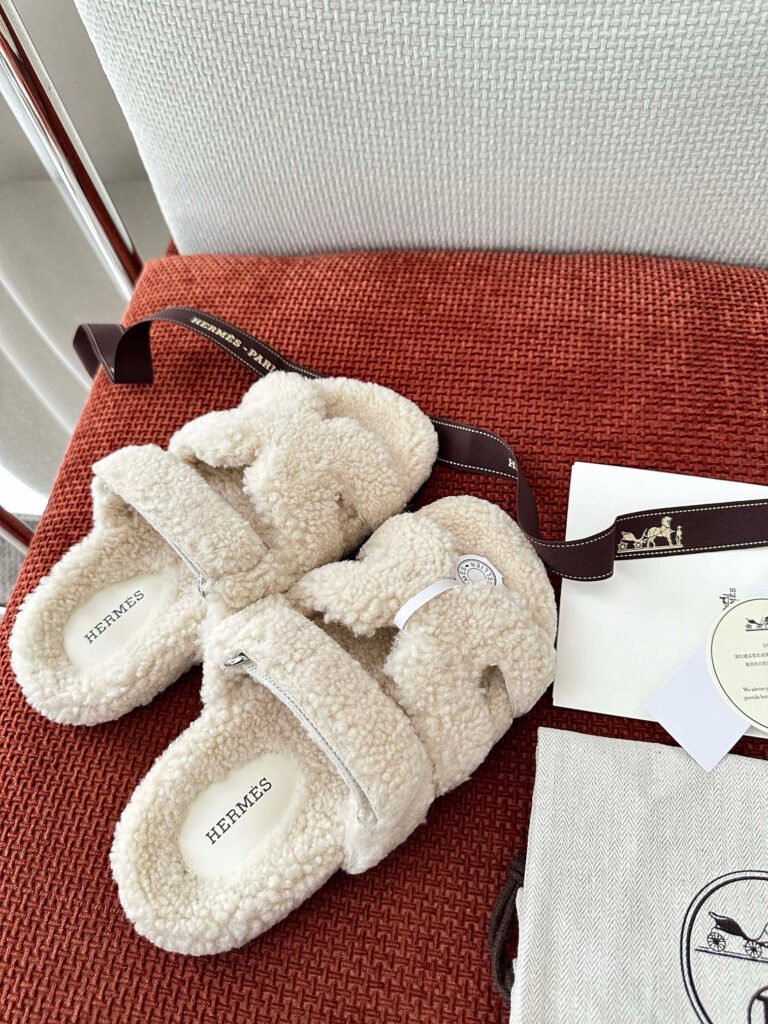 Hermès Unisex Shearling Shoes detail 2