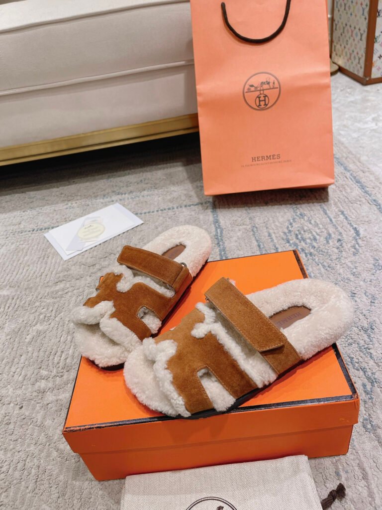 Hermès Unisex Shearling Shoes detail 2
