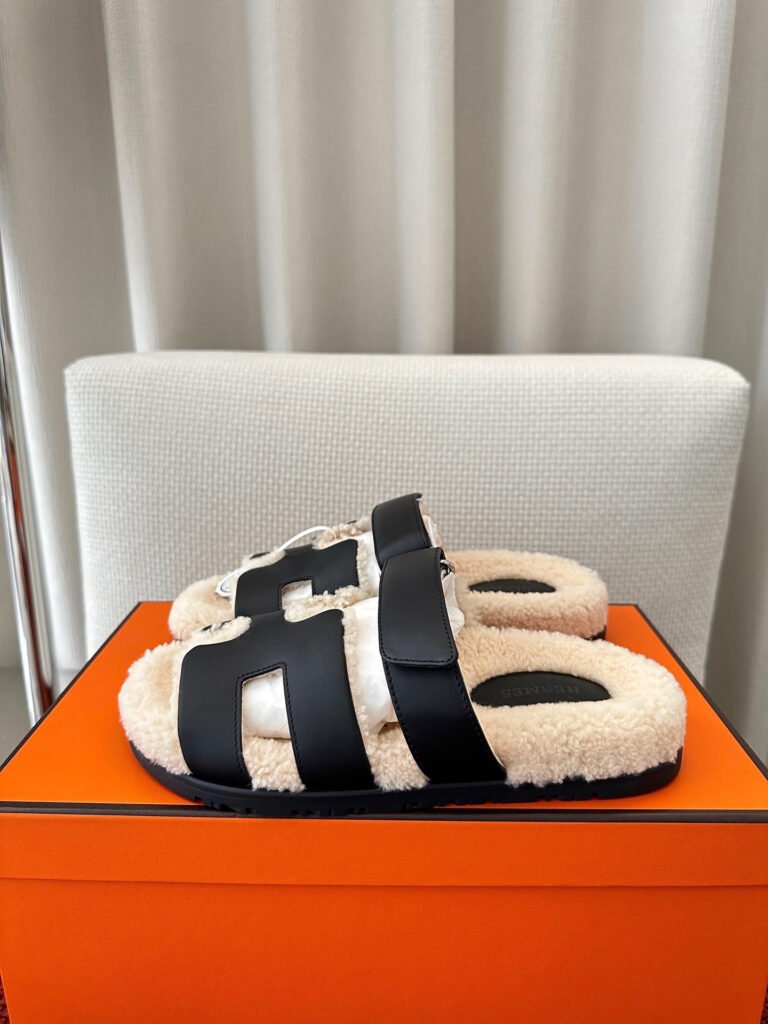 Hermès Unisex Shearling Shoes detail 2