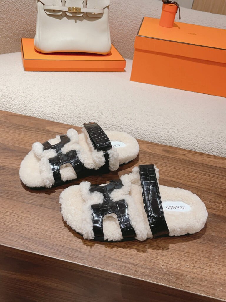 Hermès Unisex Shearling Shoes detail 2