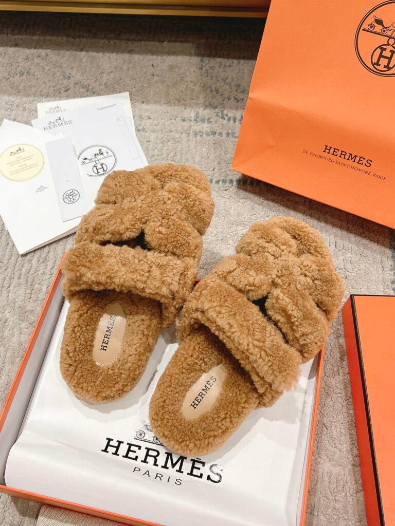 Hermès Unisex Shearling Shoes detail 2