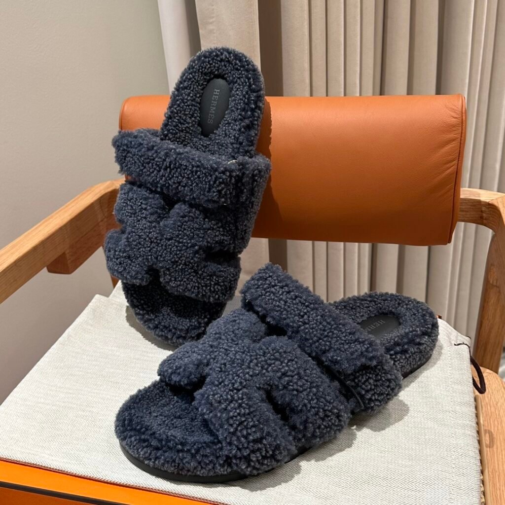 Hermès Unisex Shearling Shoes detail 2
