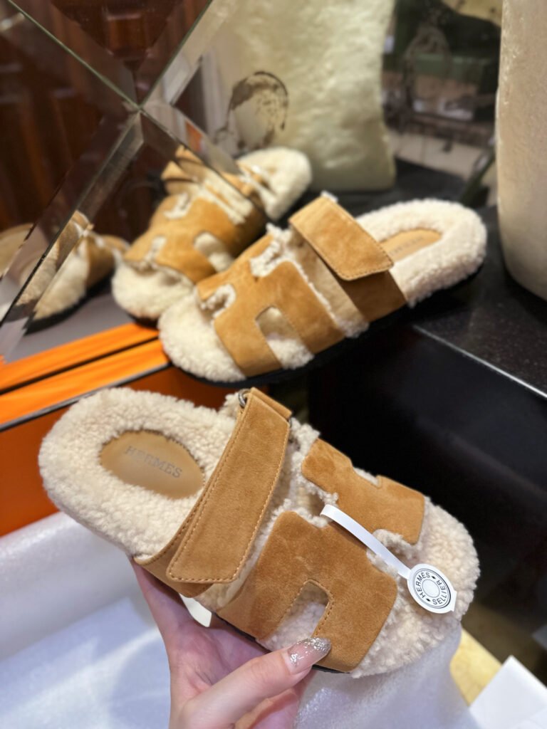 Hermès Unisex Shearling Shoes detail 2