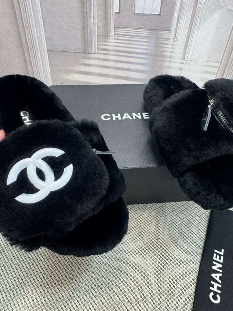 Chanel Unisex Shearling Shoes detail 2