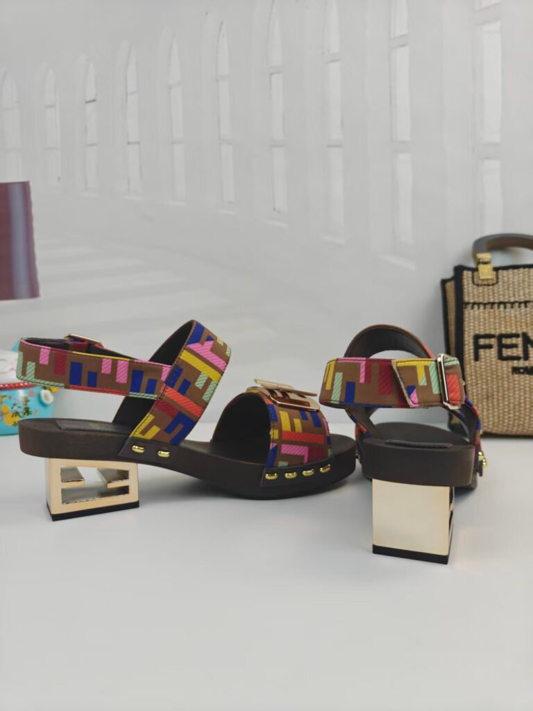 Fendi Unisex Sneakers detail 2