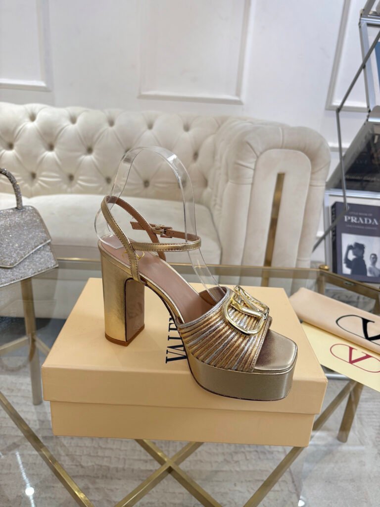 Valentino Garavani Unisex Sandals detail 2